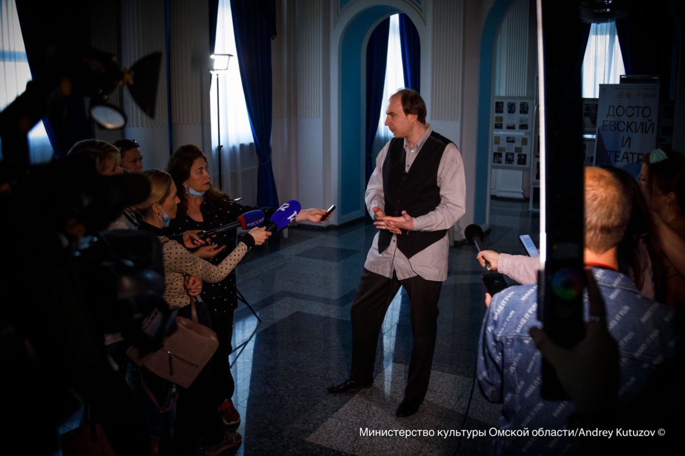 журналисты встретились с творческой группой спектакля «Братья Карамазовы» Малого драматического театра (Санкт-Петербург)