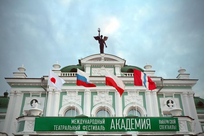 Академия. Творческая встреча с участниками спектакля «Три сестры»