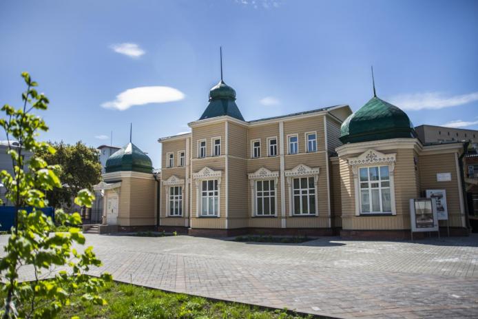 Экскурсия по выставке «Воспоминание о Белом Омске»